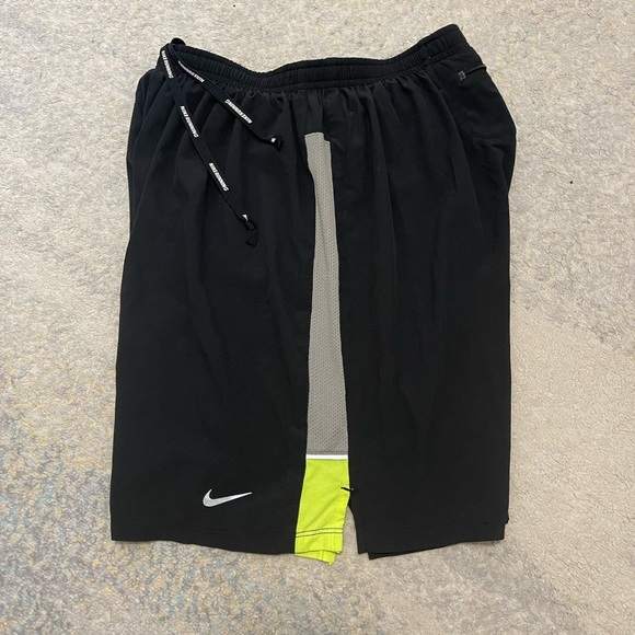 EUC Boy’s Size Medium Nike Dri-fit Flex Stride Drawstring Running Shorts Black - Picture 9 of 9